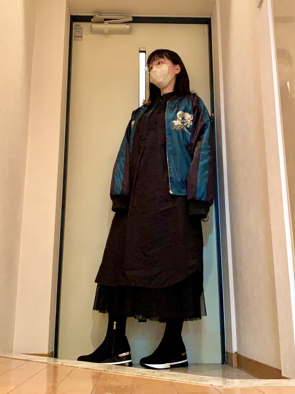 「スカジャン、黒ワンピ」｜「.のアイテム（その他、その他）」を使った、にむさん（レディース・158cm）の秋コーディネートの1枚目の写真