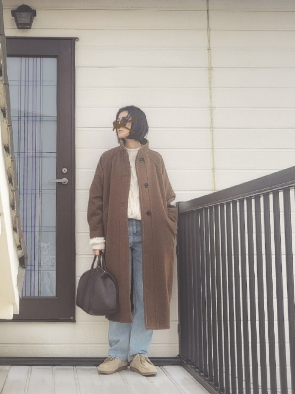 「シンプルコーデ、コート、TODAYFUL、ボストンバッグ、YOUNG & OLSEN The DRYGOODS STORE、デニム、デニムパンツ、メンズライク、シンプル、ジーンズ、オーバーサイズ、ニット、古着、used、GU」｜「TODAYFULのウールラグランコート（Wool Raglan Coat）（チェスターコート、ブラウン系）」を使った、miminyさん（レディース・173cm）の冬コーディネートの1枚目の写真