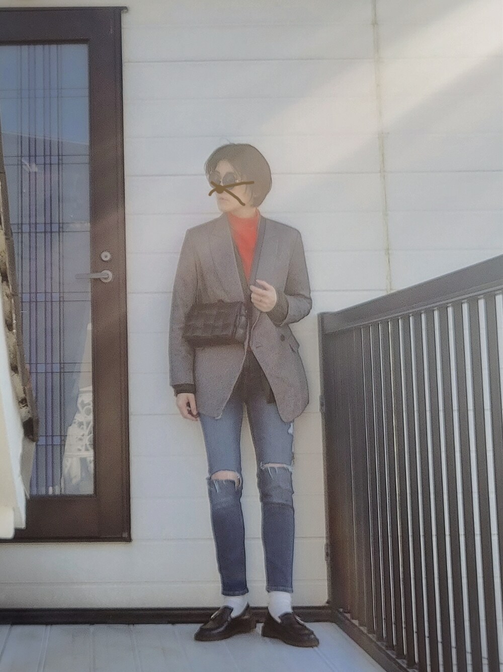 「ローファー、ジャケット、ebure、H&M、シンプル、ニット、ハイネック、ハイネックニット、リエディ(Re:EDIT)、デニム、シンプルコーデ、shopnikoniko、メンズライク、トラックジャケット、春服デビュー宣言」｜「Re:EDITの[神山まりあさん着用][WINTER COLLECTION]指穴リブニットタートルネックトップス（ニット/セーター、オレンジ系）」を使った、miminyさん（レディース・173cm）の春コーディネートの1枚目の写真