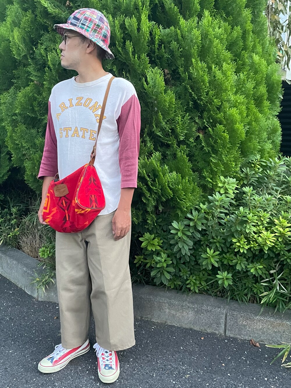 「ハイカットスニーカー、Champion、ベースボールT、スポーツミックス、vintage、ワイドパンツ、星条旗、星柄、マドラスチェック、チェック」｜「NEW YORK HATのマドラスチェック メトロハット（ハット、その他）」を使った、Mdskさん（メンズ・173cm）の秋コーディネートの1枚目の写真