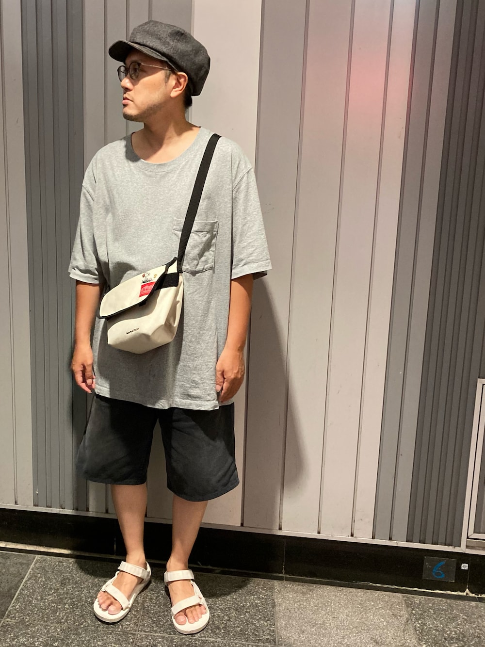 「プチプラ、プチプラコーデ、ポケットＴシャツ、ポケT、無地T、UNIQLO、オーバーサイズ、ビッグシルエット、スポーツサンダル、スポサン、キャスケット、モノトーン、モノトーンコーデ、スヌーピー」｜「Varde77のPRISONER （キャスケット、グレー系）」を使った、Mdskさん（メンズ・173cm）の夏コーディネートの1枚目の写真