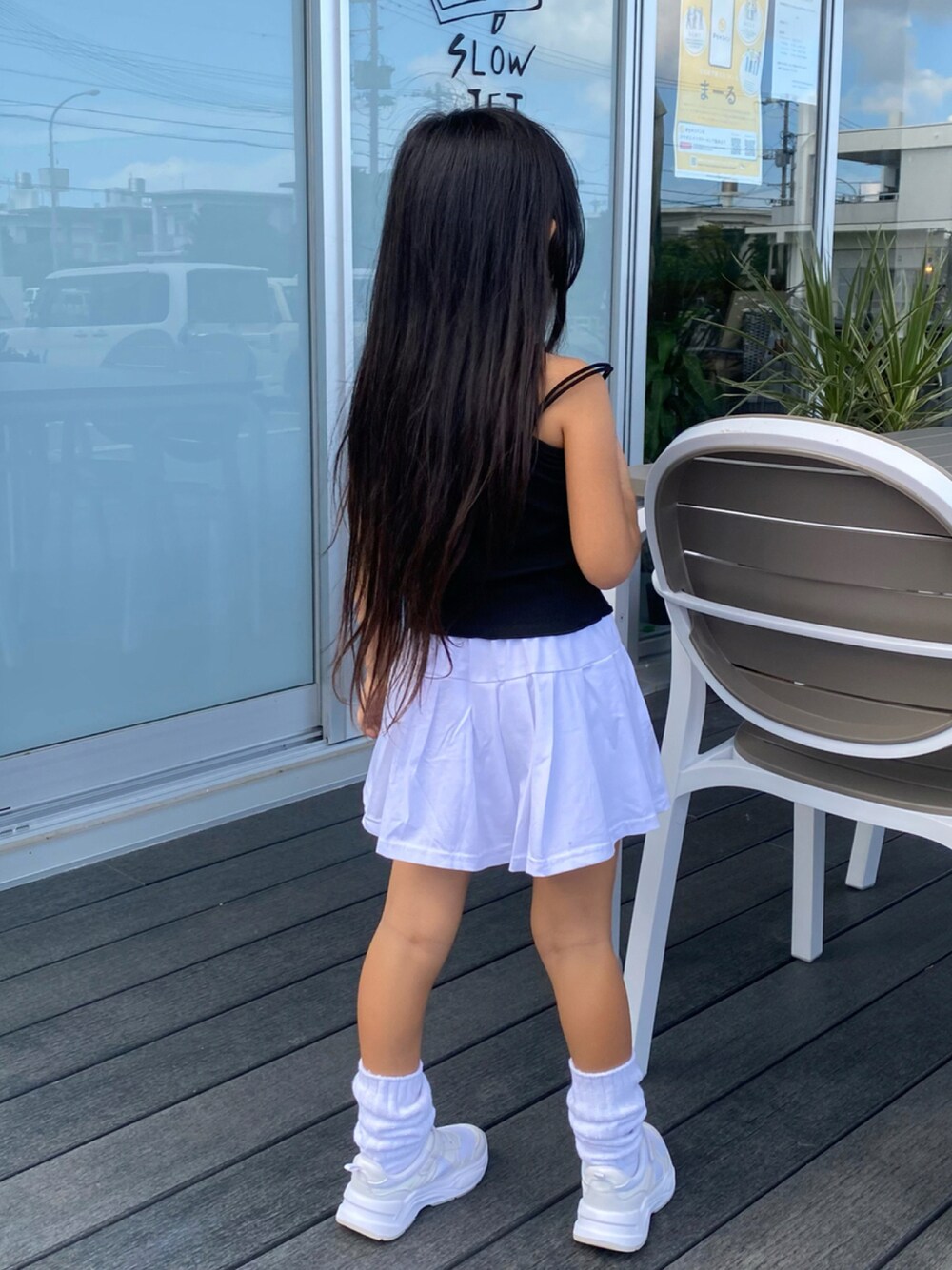 「6歳、女の子コーデ、キッズコーデ、韓国子供服、お洒落さんと繋がりたい」｜「韓国子供服のアイテム（スカート、ホワイト系）」を使った、Arisuさん（キッズ・110cm）の秋コーディネートの1枚目の写真