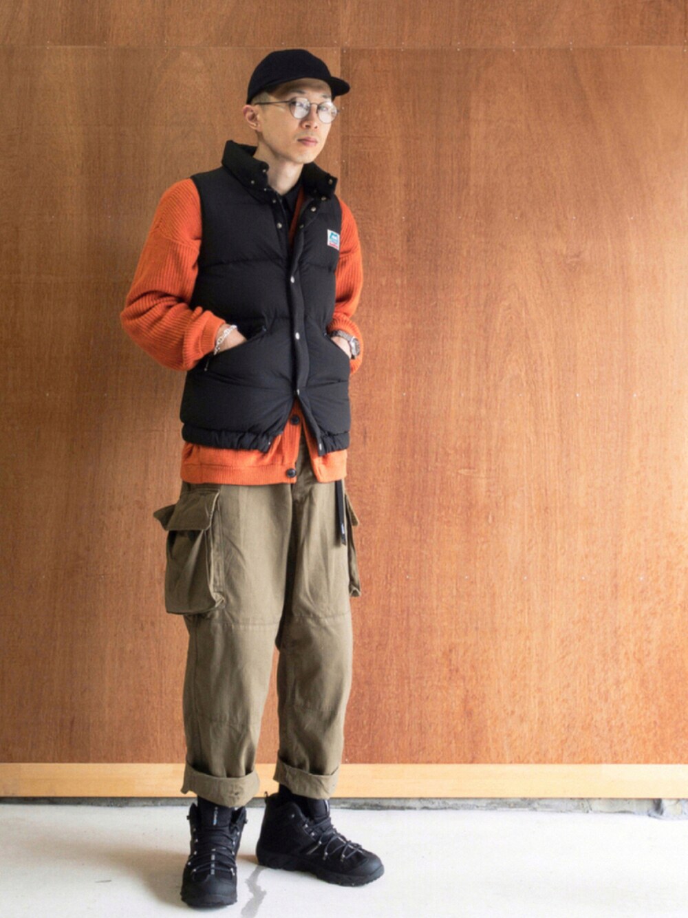 MOUNTAIN EQUIPMENTのダウンベストを使った人気ファッション