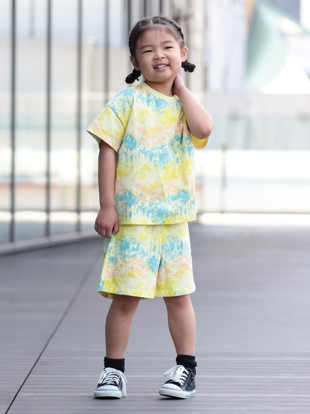 その他のサロペット/オーバーオールを着用したキッズの夏コーディネートの1枚目の写真