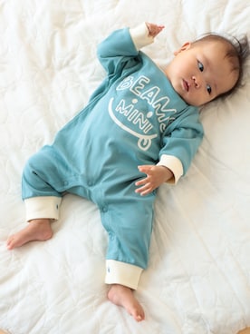 「BEAMS mini（ビームスミニ）のベビー スマイル ロンパース 2026FW（70～80cm）長袖 子供服 出産祝い お祝い プレゼント（ロンパース、ブルー系）」を使った、BEAMS miniさん（キッズ・70cm）の夏コーディネート