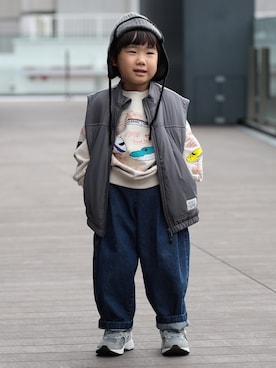 「BEAMS mini（ビームスミニ）のタック バルーン パンツ 2026FW（90～150cm）プチプラ アメカジ カジュアルパンツ ユニセックス（その他パンツ、ブルー系）」を使った、BEAMS miniさん（キッズ・120cm）の秋コーディネート