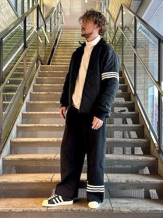 【新品】アディカラー クラシックス ハイネックアイボリースゥエット トレーナー adidas（アディダス）の「アディカラー クラシックス ワッフル