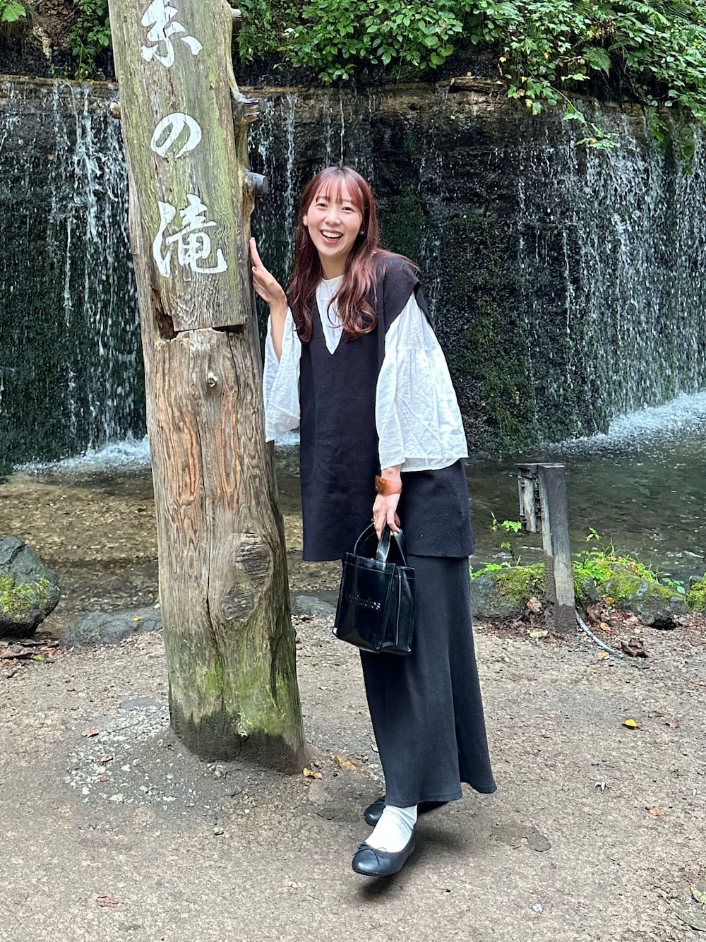 「秋っぽコーデ更新中、オトナカジュアル、シンプルスタイル、#秋コーデ、きれいめコーデ、秋、旅行、旅行コーデ、きれいめカジュアル、キレイめ」｜「GRLのアイテム（ベスト、ブラック系）」を使った、ｻｷさん（レディース・156cm）の秋コーディネートの1枚目の写真