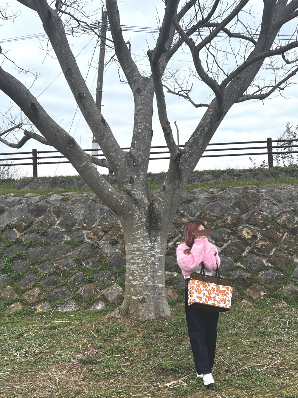 「お洒落さんとつながりたい、低身長、デニム、デニムパンツ、低身長コーデ」｜「Perushuの牛柄キャンバストートショッピングバッグ（トートバッグ、ブラウン系）」を使った、さーさん（レディース・148cm）の夏コーディネートの1枚目の写真