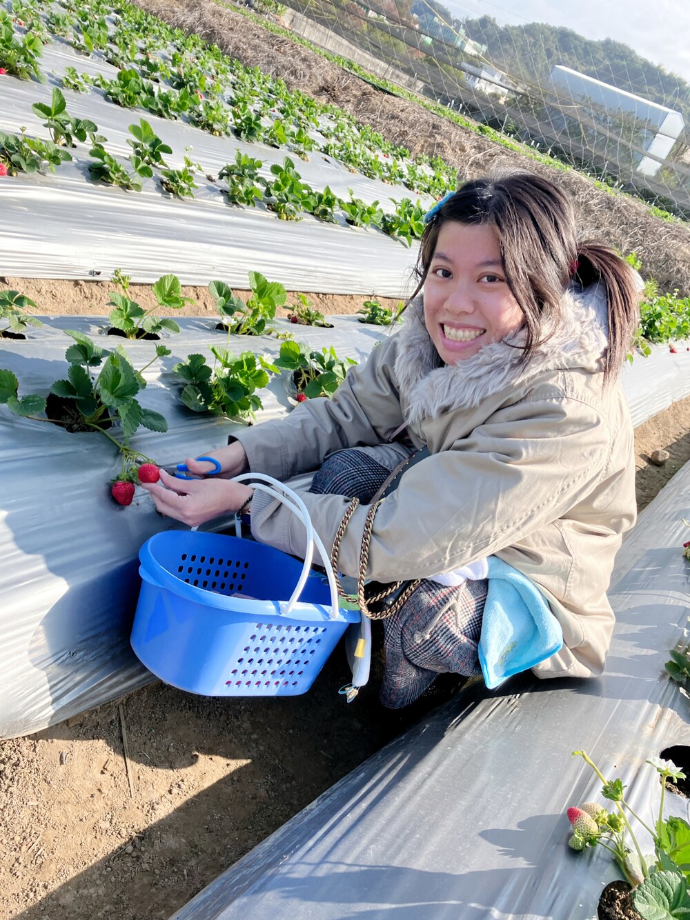 「大人カジュアル」｜「earth music&ecologyのアイテム（ダウンジャケット/コート、ベージュ系）」を使った、Jia-Rong Hsiehさん（骨格ナチュラル・レディース・156cm）の冬コーディネートの1枚目の写真