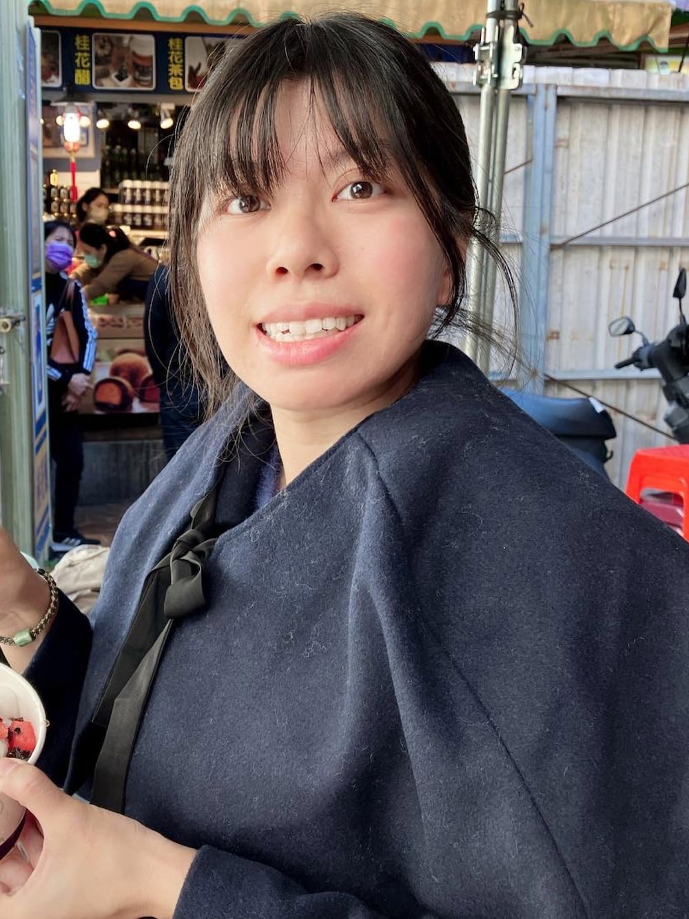 「休日コーデ」｜「Marjorieのアイテム（チェスターコート、その他）」を使った、Jia-Rong Hsiehさん（骨格ナチュラル・レディース・156cm）の冬コーディネートの1枚目の写真