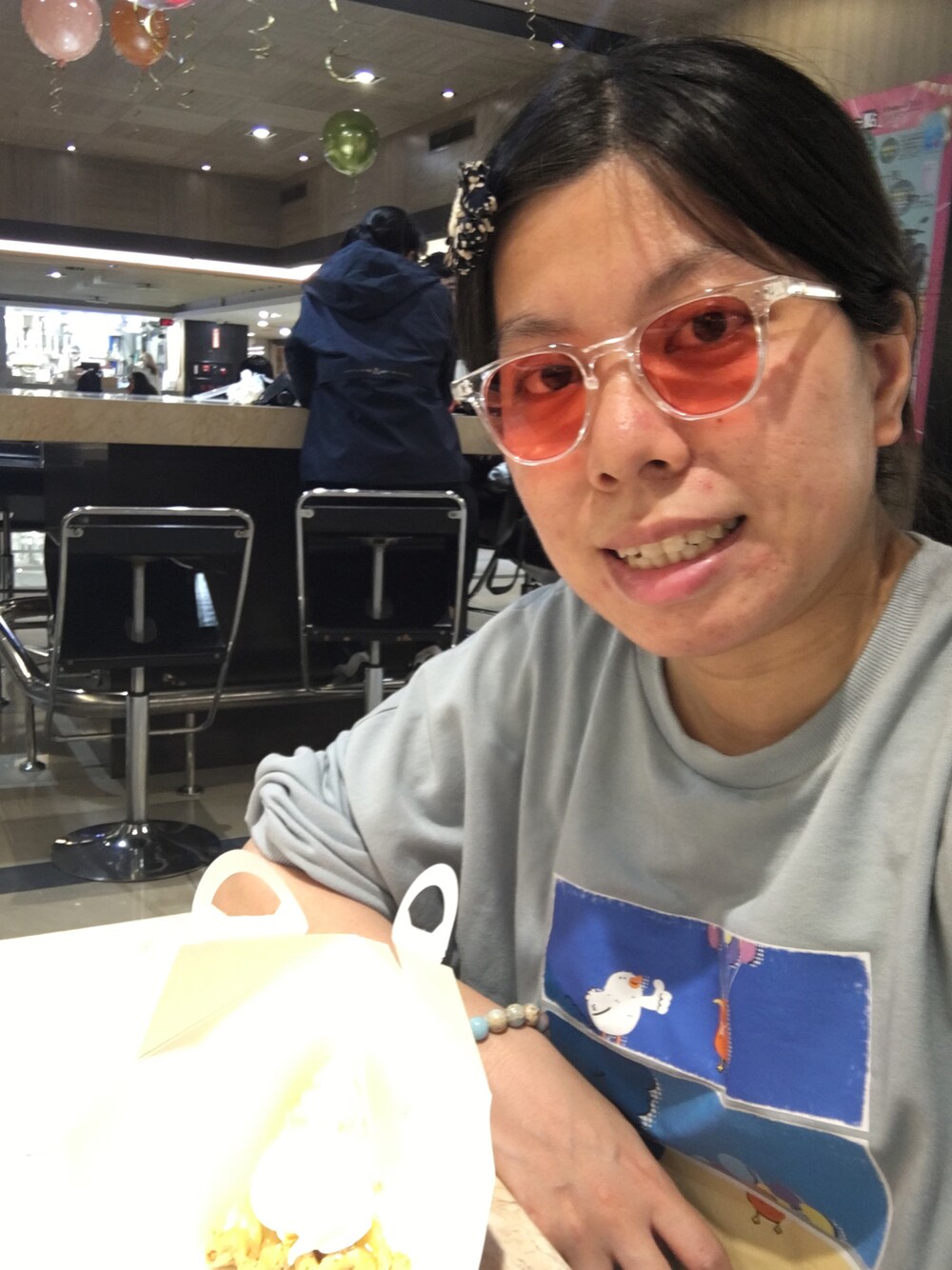 「summer style」｜「earth music&ecologyのアイテム（Tシャツ/カットソー、ブルー系）」を使った、Jia-Rong Hsiehさん（骨格ナチュラル・レディース・156cm）の春コーディネートの1枚目の写真