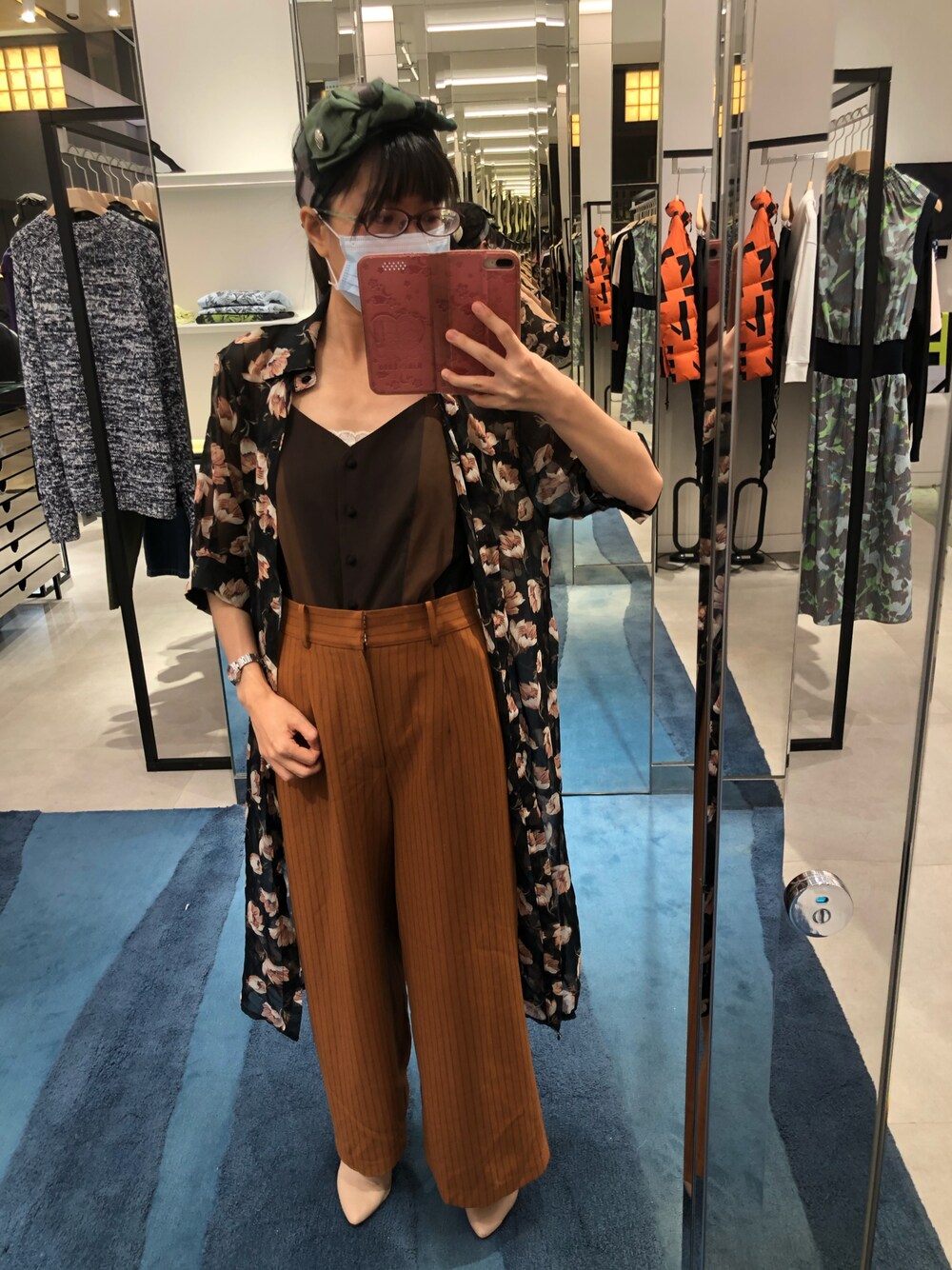 「休閒」｜「台灣品牌のアイテム（キャミソール、ブラウン系）」を使った、Jia-Rong Hsiehさん（レディース・156cm）の秋コーディネートの1枚目の写真