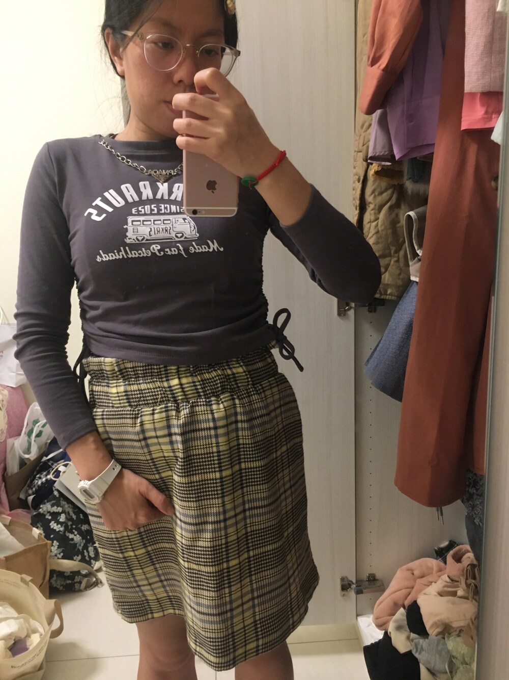「古着MIX」｜「tのアイテム（スカート、ベージュ系）」を使った、Jia-Rong Hsiehさん（レディース・156cm）の秋コーディネートの1枚目の写真