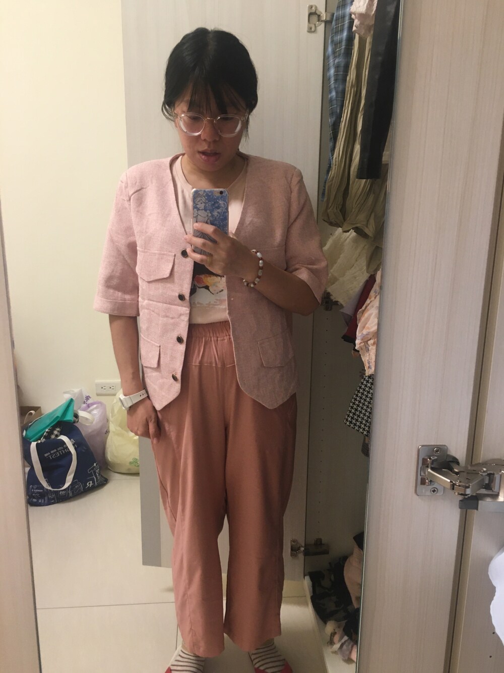 「pink」｜「第三市場のアイテム（チェスターコート、ピンク系）」を使った、Jia-Rong Hsiehさん（骨格ナチュラル・レディース・156cm）の夏コーディネートの1枚目の写真