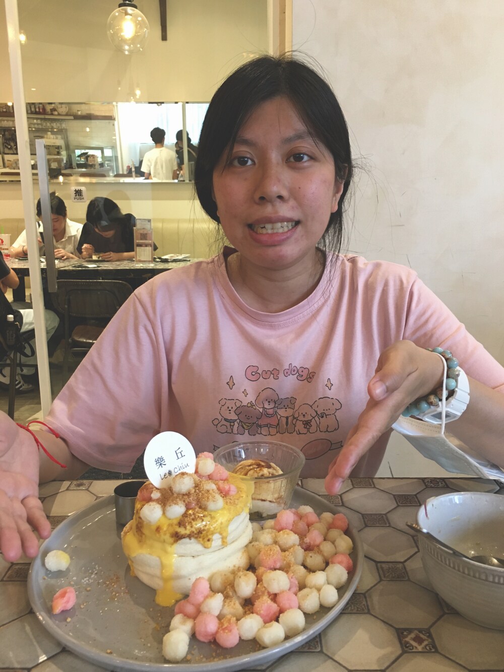 「今日のコーデ」｜「法朵のアイテム（Tシャツ/カットソー、ピンク系）」を使った、Jia-Rong Hsiehさん（骨格ナチュラル・レディース・156cm）の春コーディネートの1枚目の写真