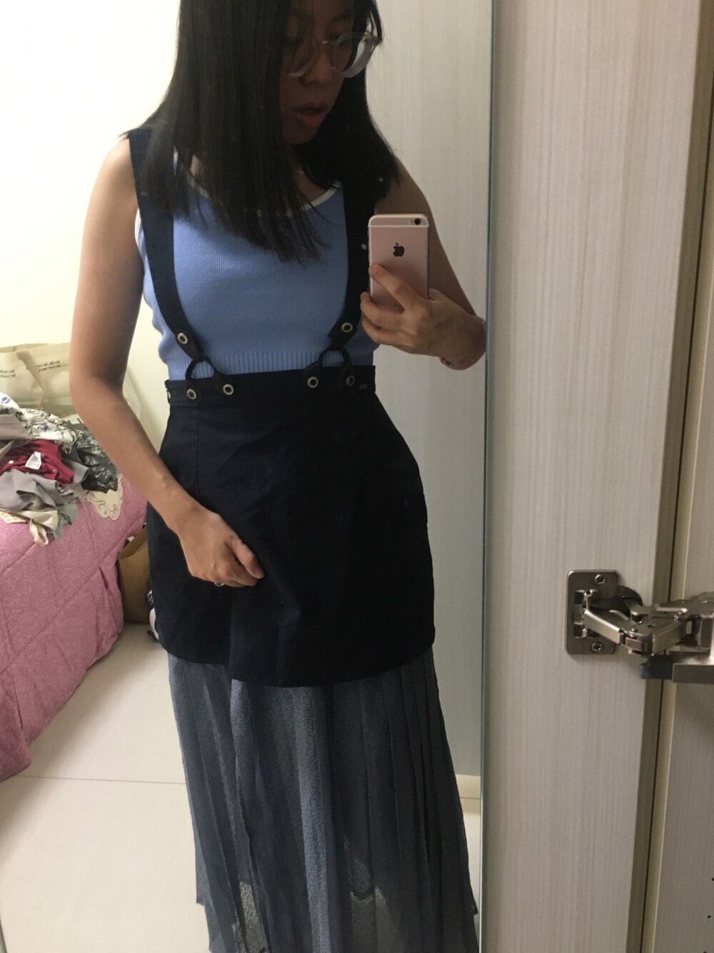「秋っぽコーデ更新中」｜「Marjorieのアイテム（スカート、ブルー系）」を使った、Jia-Rong Hsiehさん（骨格ナチュラル・レディース・156cm）の秋コーディネートの1枚目の写真