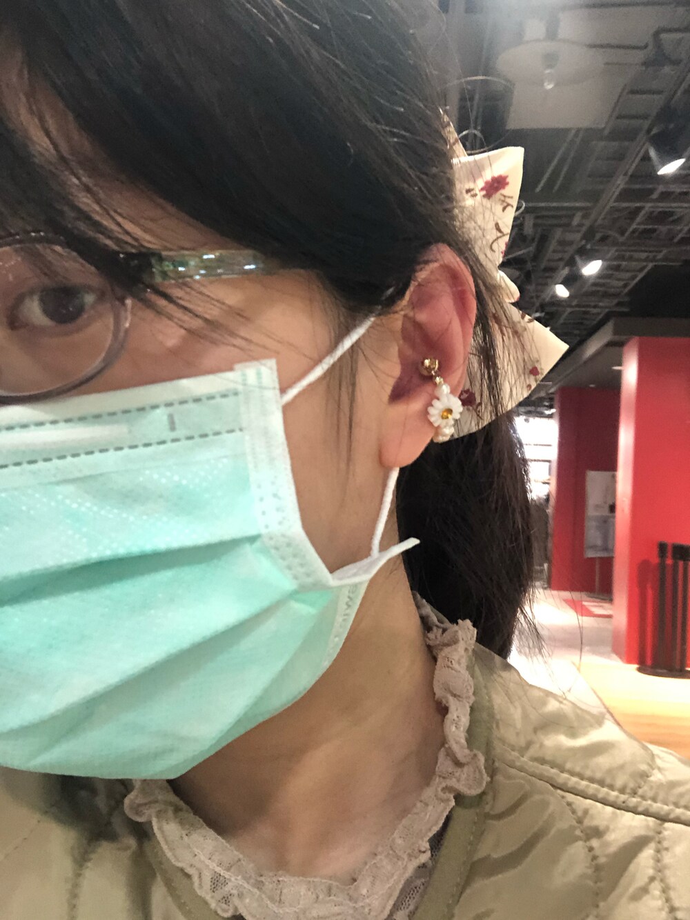 「koreaのアイテム（イヤリング、イエロー系）」を使った、Jia-Rong Hsiehさん（レディース・156cm）の春コーディネートの1枚目の写真