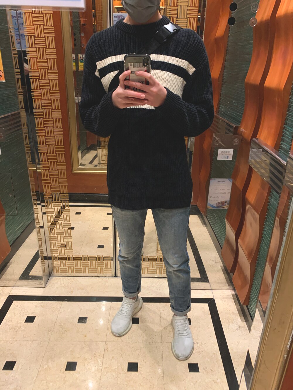 「adidasのアイテム（スニーカー、ホワイト系）」を使った、nkm05さん（メンズ・181cm）の冬コーディネートの1枚目の写真