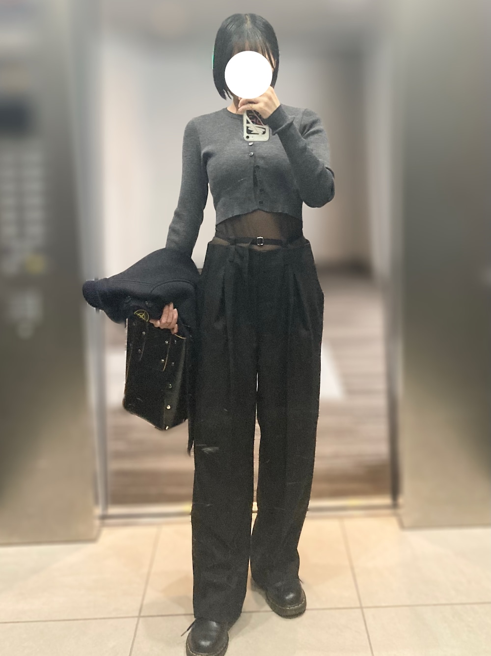 「ワイドスラックス、オーラリー、シンプルスタイル、春コーデ、シースルー」｜「little $uzieのアイテム（スラックス、ブラック系）」を使った、maaさん（レディース・160cm）の春コーディネートの1枚目の写真