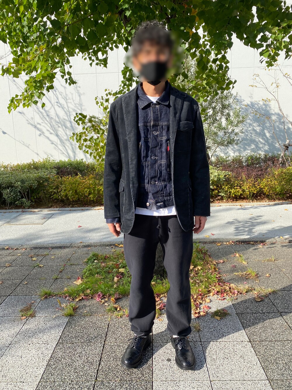 「休日スタイル、秋コーデ、リーバイス、ジージャン、スウエットパンツ、40代ファッション、トリッカーズ、コーデュロイ」｜「Tricker'sのアイテム（ドレスシューズ、ブラック系）」を使った、osamu76さん（メンズ・174cm）の秋コーディネートの1枚目の写真