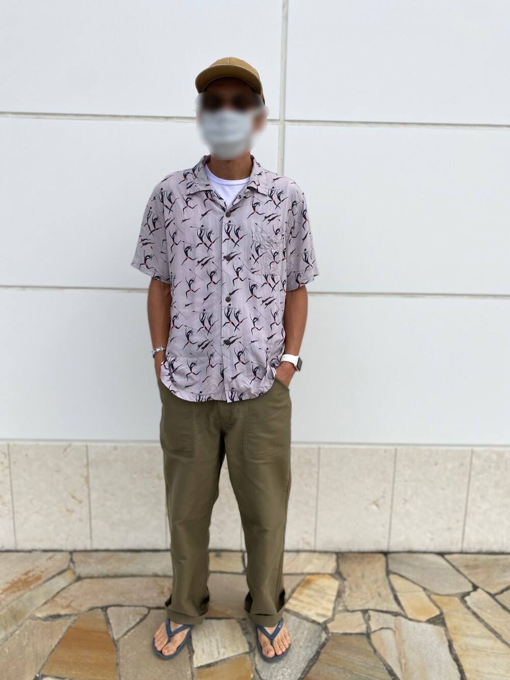 「ユニクロU、21AW、ラフ、ワイドパンツ、オープンカラーシャツ、パタゴニア」｜「UNIQLOのアイテム（カーゴパンツ、ベージュ系）」を使った、osamu76さん（メンズ・174cm）の秋コーディネートの1枚目の写真