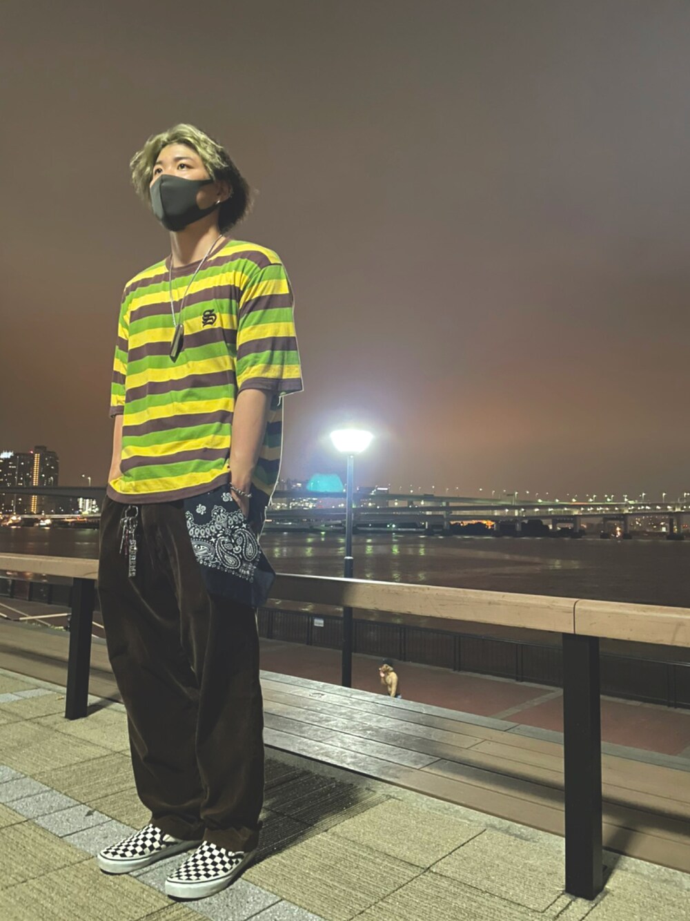 「シンプル、古着、ストリート、オーバーサイズ、メンズ、休日スタイル、UNIQLO、supreme、stussy、HUF」｜「VANSのアイテム（スリッポン、その他）」を使った、けんふぉんさん（メンズ・170cm）の秋コーディネートの1枚目の写真