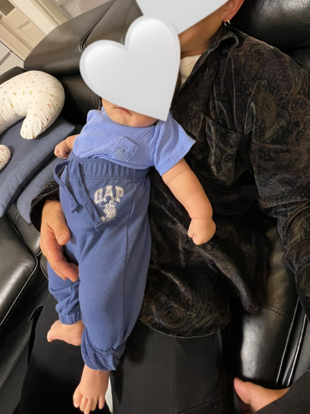 「ベビーギャップ、babygap、GAP、GAPbaby、ギャップコーデ、ベビーコーデ、ベビー、ベビーファッション、ベビー服、男の子、男の子コーデ、男の子ベビー、男の子ファッション、むすこーで、生後2ヶ月」｜「babyGAPのアイテム（ママ＆ベビー、ブルー系）」を使った、KAHOさん（レディース・170cm）の秋コーディネートの1枚目の写真