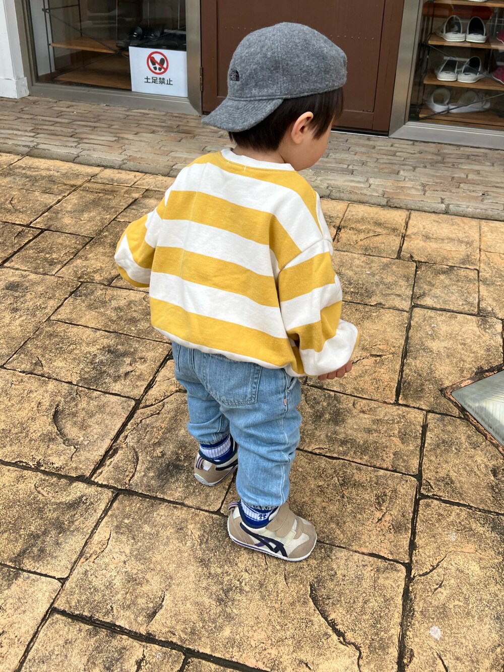 「キイロコーデ、カラーコーデ、海外子供服、ziggyzaza、GAP、GAPbaby、GAPコーデ、babygap、northface、ベビーキャップ、男の子、男の子コーデ、男の子ファッション、男の子ベビー」｜「ziggyzazaのアイテム（トップス、イエロー系）」を使った、KAHOさん（レディース・170cm）の春コーディネートの1枚目の写真