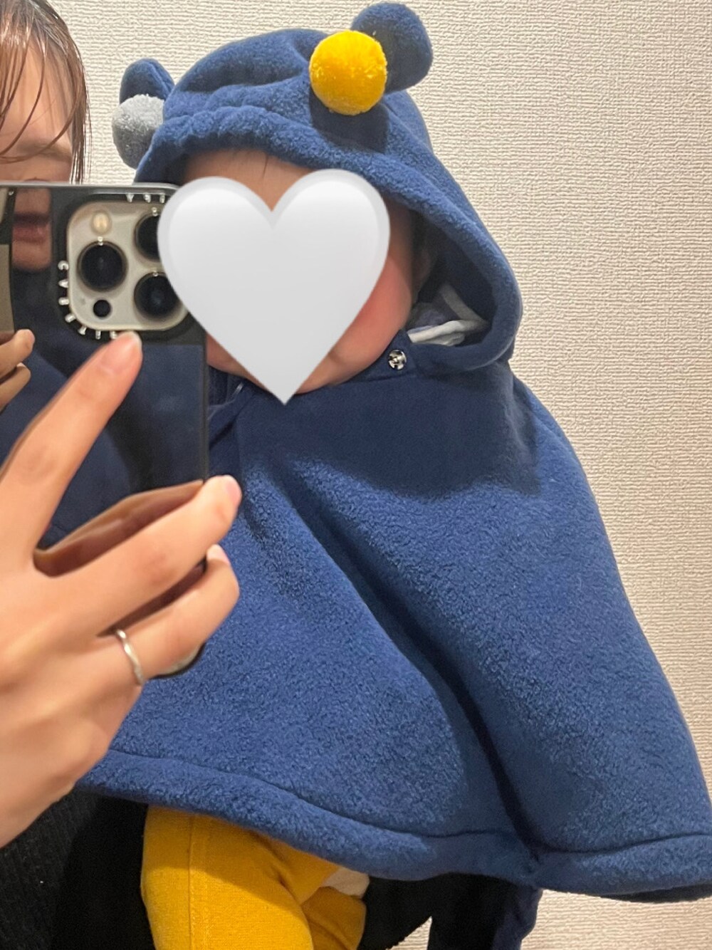 「ラクチンコーデ、ポンチョ、ポンチョコート、ベビーコーデ、ベビー、ベビーファッション、ベビー服、男の子、男の子コーデ、男の子ママ、男の子ベビー、男の子ファッション、むすこーで、むすこふく、生後6ヶ月」｜「MIKI HOUSEのアイテム（ママ＆ベビー、ブルー系）」を使った、KAHOさん（レディース・170cm）の冬コーディネートの1枚目の写真
