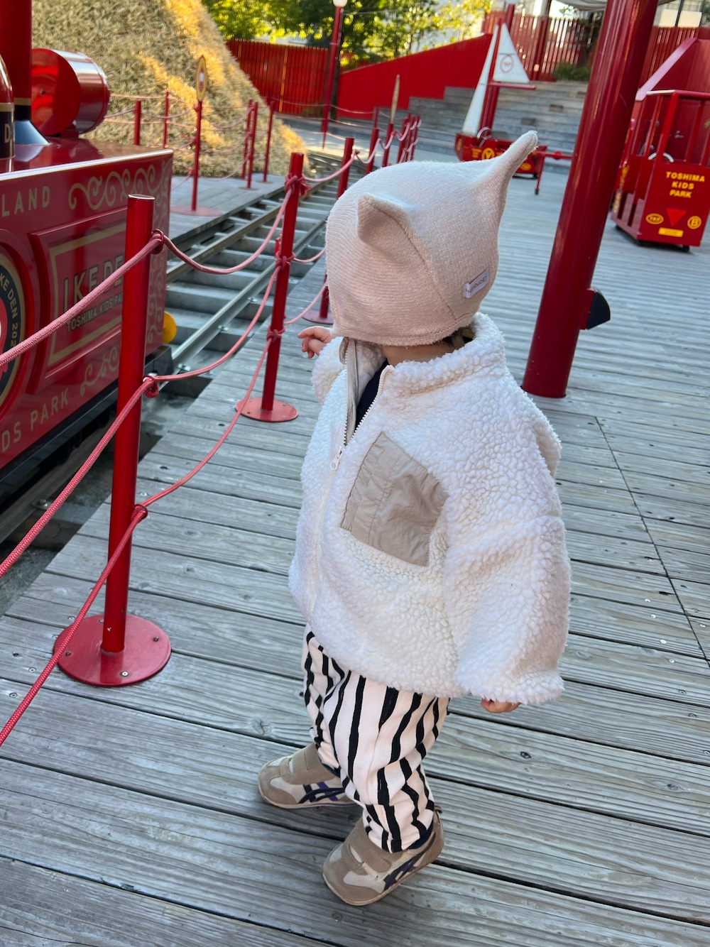 「猫耳、shein、markey's、淡色コーデ、ホワイトコーデ、ボアジャケット、ボーダーパンツ、男の子、男の子コーデ、男の子ファッション、男の子ベビー、息子コーデ、むすこふく、ベビーコーデ、ベビー服」｜「sheinのアイテム（帽子、ベージュ系）」を使った、KAHOさん（レディース・170cm）の春コーディネートの1枚目の写真