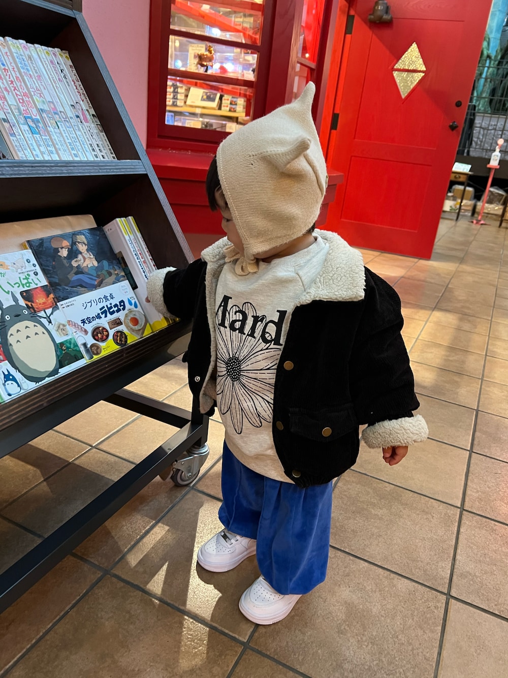 「Mardi Mercredi、冬コーデ、お出かけコーデ、ベビーコーデ、ベビー、ベビーファッション、ベビー服、キッズコーデ、キッズファッション、男の子、男の子コーデ、男の子ベビー、ziggyzaza、NIKE、1歳7ヶ月」｜「NIKEのNIKE ナイキ 14-19 FORCE 1 LOW EASYON (PS) フォース 1 LOW イージーオン PS KFN0237 #111WHT/WHT（スニーカー、ホワイト系）」を使った、KAHOさん（レディース・170cm）の夏コーディネートの1枚目の写真