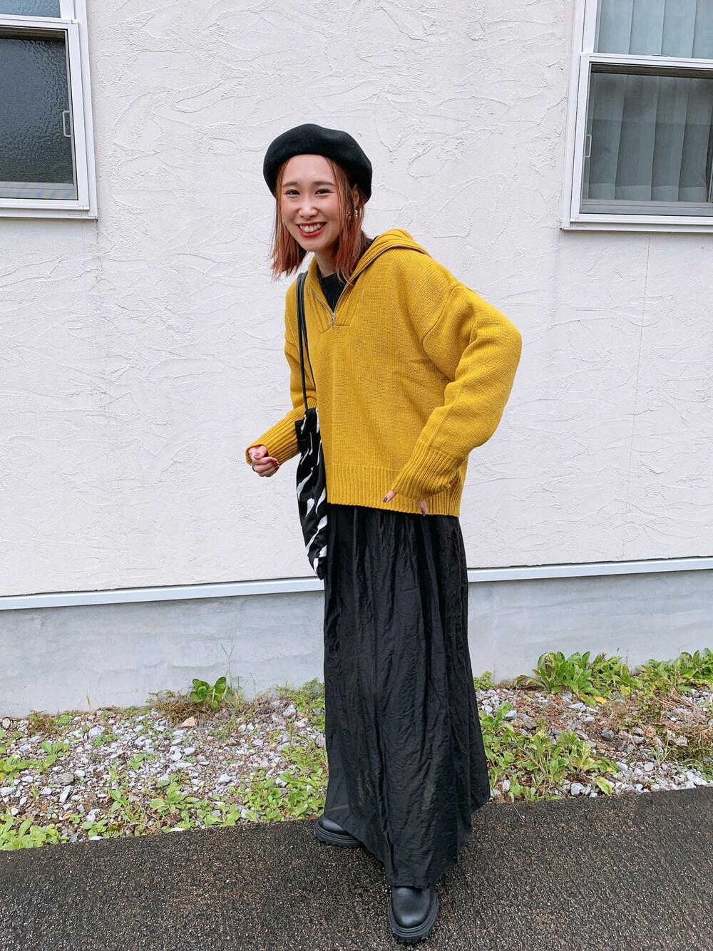 「bohmal、ハーフジップニット、ハイネックニット、セーラーカラーニット、イエロー、ニットコーデ、マキシ丈ワンピース、ワンピース、ベレー帽、プチプラ、シンプルコーデ、ラクチンコーデ、ゼブラ柄、秋コーデ、じゃら女」｜「bohmalのハーフジップニット（ニット/セーター、イエロー系）」を使った、あみぃさん（レディース・161cm）の秋コーディネートの1枚目の写真