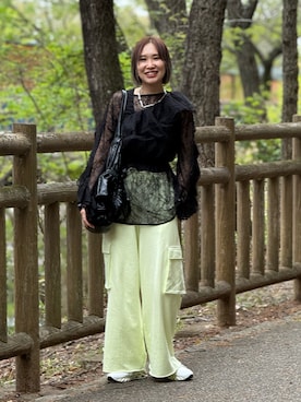 「LOWRYS FARM（ローリーズファーム）のウラケカーゴパンツ　 289795（その他パンツ、グリーン系）」を使った、あみぃさん（レディース・161cm）の春コーディネート