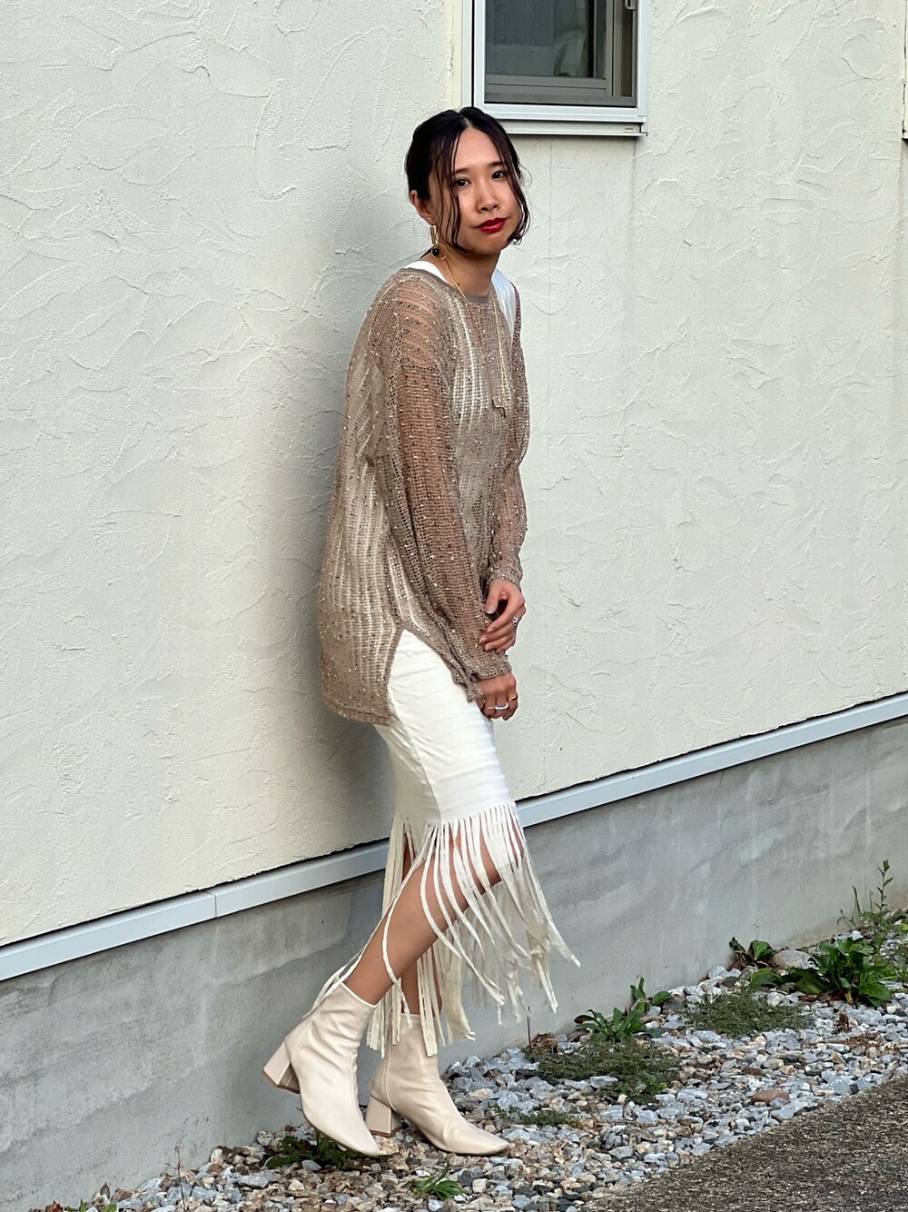 「アツいコーデ全部見せ、お出かけコーデ、秋服準備はじめました、休日スタイル、ワントーンコーデ、ホワイト、フリンジ、きれいめカジュアル、シンプルコーデ」｜「Eimee Lawのネップメッシュ プルオーバー（Tシャツ/カットソー、ベージュ系）」を使った、あみぃさん（骨格ウェーブ・レディース・161cm）の夏コーディネートの1枚目の写真