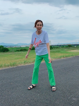 「カラーパンツ」｜「アイテム（おもちゃ）」を使った、あみぃさん（レディース・161cm）の夏コーディネート