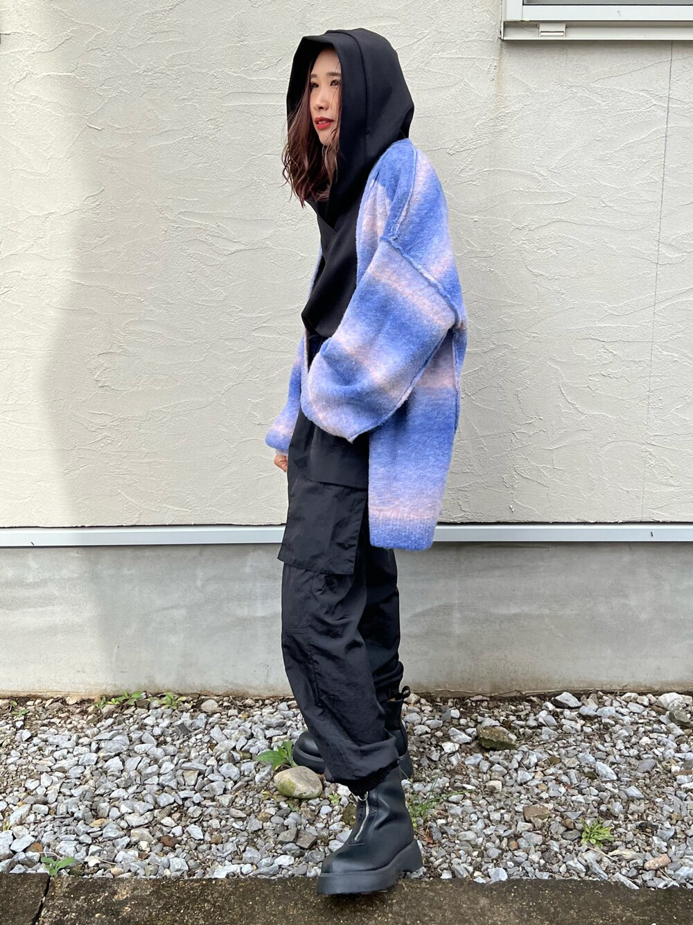 「FREDY&GLOSTER、fredyandgloster、フレディアンドグロスター、fredy emue、グラデーション、ジェンダーレス、ストリート、韓国ファッション、シンプルコーデ、秋ルック紹介するよ、ハーフジップ、秋コーデ、カーディガン、メンズライク、パーカー」｜「fredy emueのグラデーションニットカーディガン（カーディガン/ボレロ、ブルー系）」を使った、あみぃさん（骨格ウェーブ・レディース・161cm）の秋コーディネートの1枚目の写真