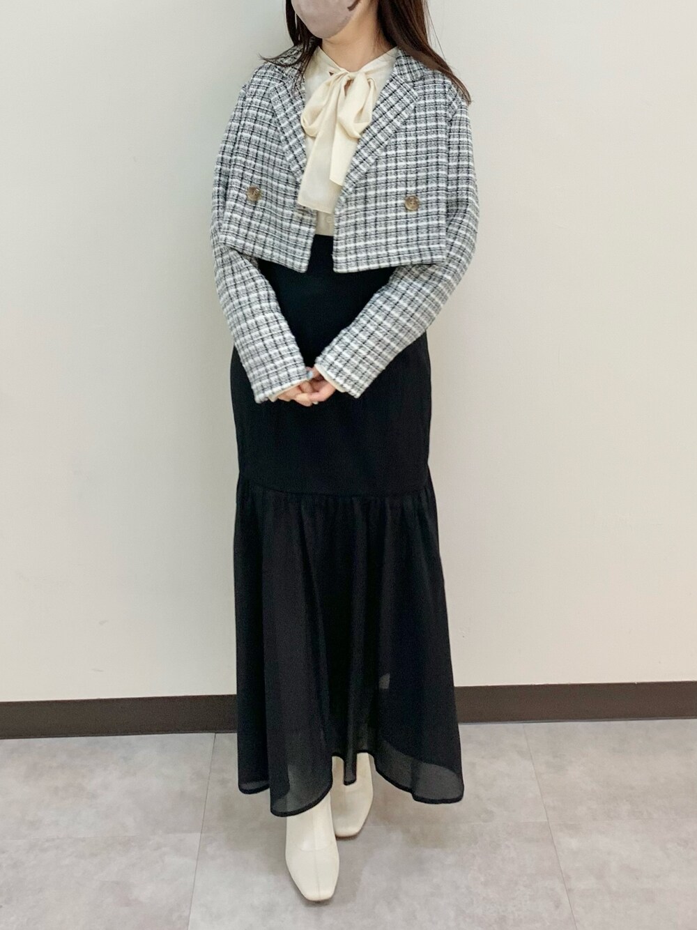 「ツイード、ツイードジャケット、ショート丈、マーメイドスカート、ロングコート、ボウタイブラウス、オトナ女子、休日コーデ、秋冬コーデ、低身長女子、きれいめカジュアル、ブラウス、骨格ウェーブ、ブーツ、ショートブーツ」｜「one after another NICE CLAUPの3WAYワンピースジャケットコート　2023SS（テーラードジャケット、ホワイト系）」を使った、kobaさん（レディース・154cm）の冬コーディネートの1枚目の写真