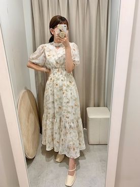 再入荷】水彩花柄シャーリングワンピースを使った人気