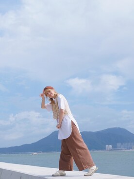 「niko and...（ニコアンド）のアイテム（チノパンツ、ブラウン系）」を使った、yeetung530さん（レディース）の夏コーディネート