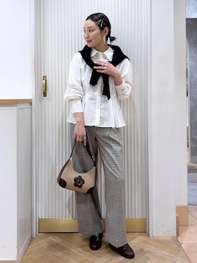 「Juze（ジュゼ）のメタルロゴヒールローファー（ローファー、ブラウン系）」を使った、namieさん（レディース・157cm）の秋コーディネート