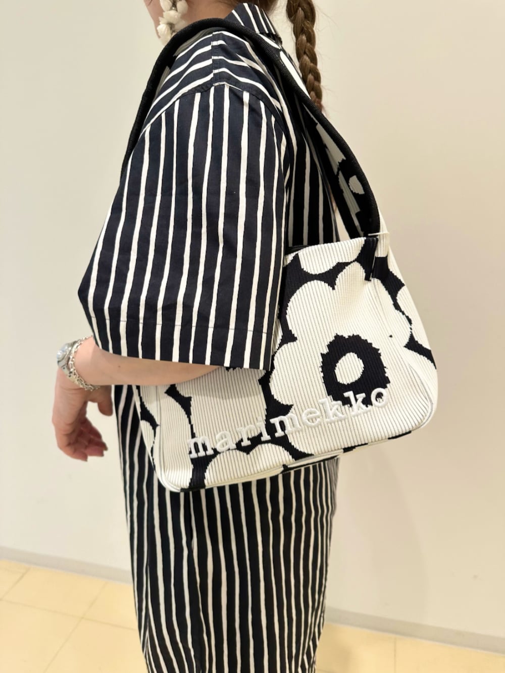 marimekkoのシャツワンピースを使った人気ファッションコーディネート