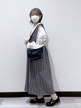「刺繍」｜「アイテム（ジャンパースカート）」を使った、シノさん（レディース・152cm）の秋コーディネート