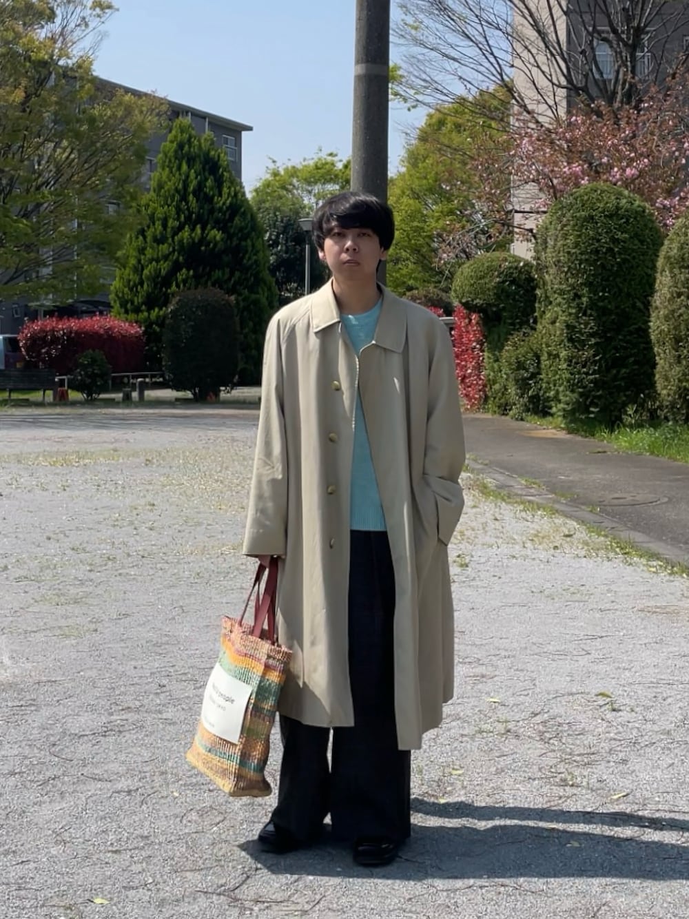 「春コーデ、トレンチコート、スラックス、ニット、トートバッグ、Dr.Martens、ミントグリーン、大人カジュアル、低身長コーデ、お出かけコーデ、春、オーバーサイズ、burberry」｜「GAPのアイテム（ニット/セーター、グリーン系）」を使った、ゆうきくんさん（骨格ナチュラル・メンズ・163cm）の春コーディネートの1枚目の写真