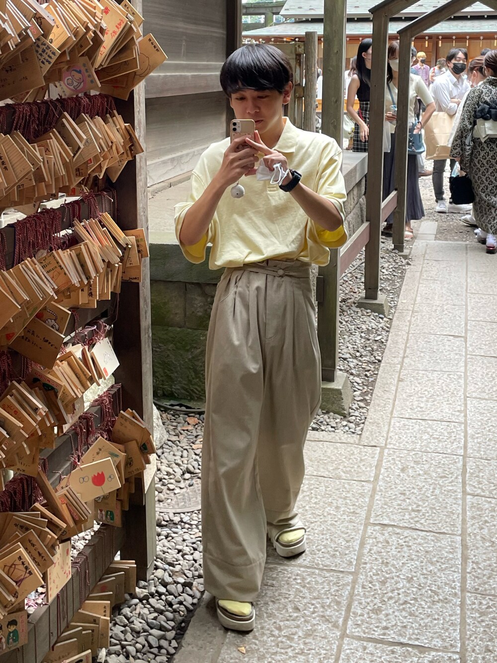 「シンプル、シンプルコーデ、ポロシャツ、スラックス、チェックシャツ、イエロー、サンダル、ZARA、F.i.n.t、休日スタイル、夏コーデ、夏」｜「ZARAのアイテム（ポロシャツ、イエロー系）」を使った、ゆうきくんさん（メンズ・163cm）の秋コーディネートの1枚目の写真