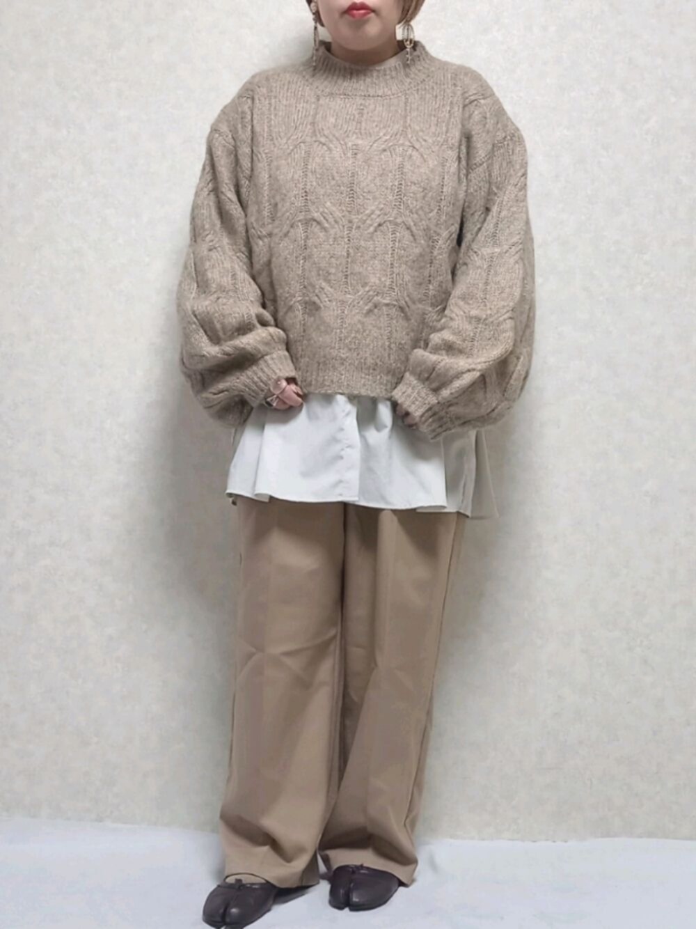「大人カジュアル、ゆるコーデ、シンプルコーデ、パンツスタイル、秋冬コーデ、ニット/セーター、ベージュコーデ、しまむら、GU、淡色コーデ、ベージュ、足袋バレエ、プチプラ、ニット、いいね、save、フォローお願いします🤑」｜「apres jourのメランジウールケーブルニット【ZOZOTOWN限定アイテム】（ニット/セーター、ブラウン系）」を使った、aya_∗*ﾟさん（レディース・153cm）の冬コーディネートの1枚目の写真