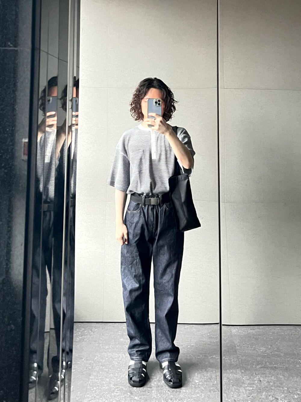 「UNIQLOのレギュラーフィットジーンズ（デニムパンツ、ブルー系）」を使った、@eaglepopさん（メンズ・161cm）の秋コーディネートの1枚目の写真