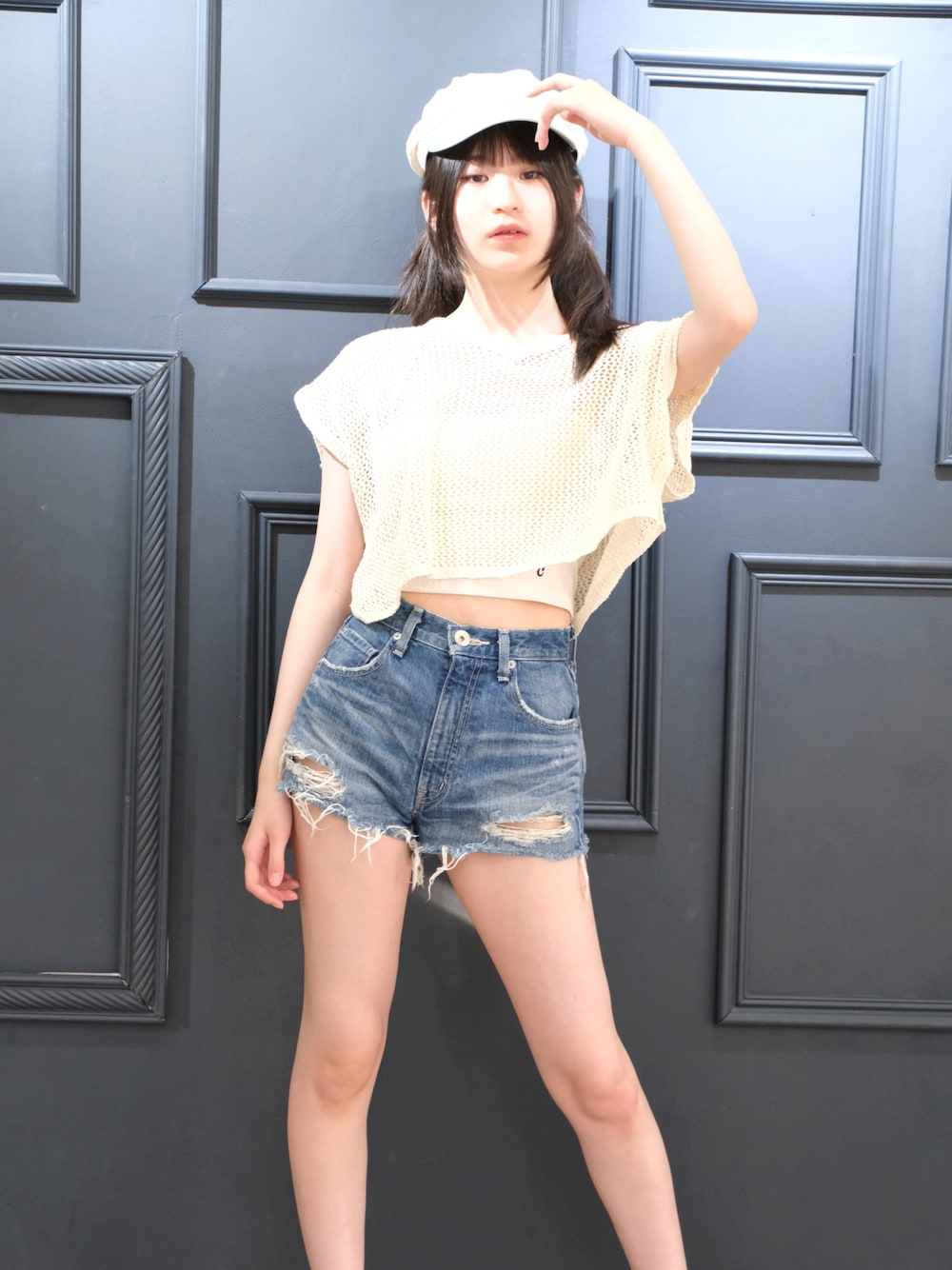 「GYDAのアイテム（デニムパンツ、ブルー系）」を使った、Ayaさん（レディース・164cm）の夏コーディネートの1枚目の写真
