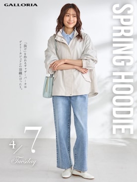 「GALLORIA（ギャローリア）の【ウエスト平ゴム内蔵】デニムワイドパンツ（デニムパンツ、ブルー系）」を使った、GALLORIAさん（レディース・165cm）の春コーディネート