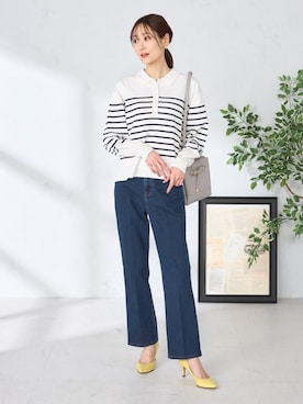 「GALLORIA（ギャローリア）の【ウエスト平ゴム内蔵】デニムセミフレアパンツ（デニムパンツ、ブルー系）」を使った、GALLORIAさん（レディース・165cm）の春コーディネート